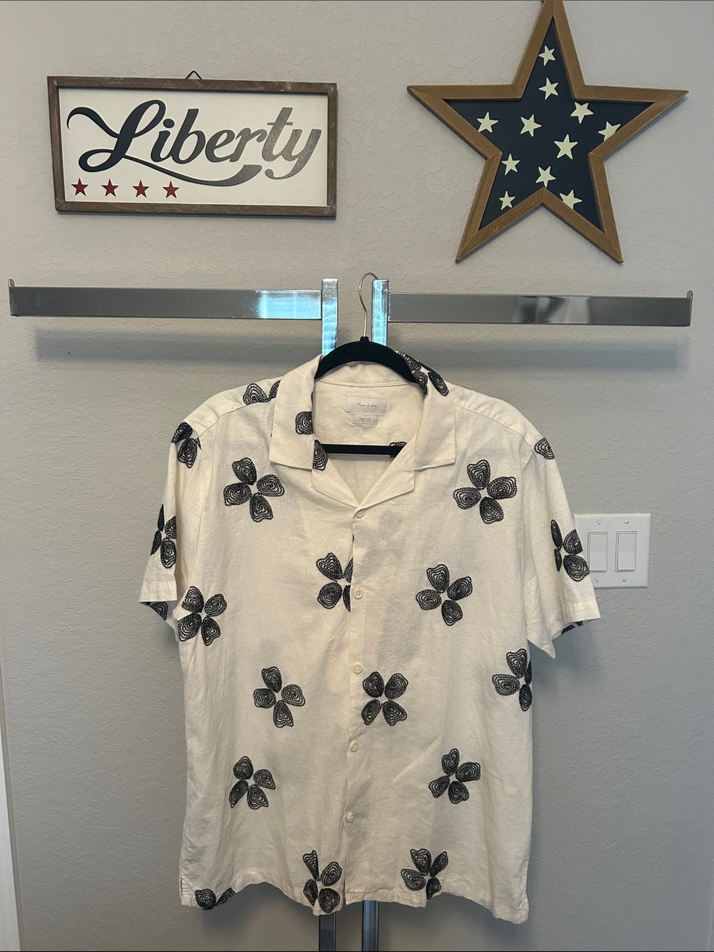 Men's Casual Short-Sleeve Button-Down Shirt - Cream with Black Floral Print